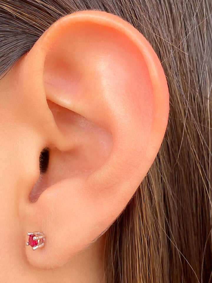 Arete Broquel Solitario Rubi 3 mm Oro 14k