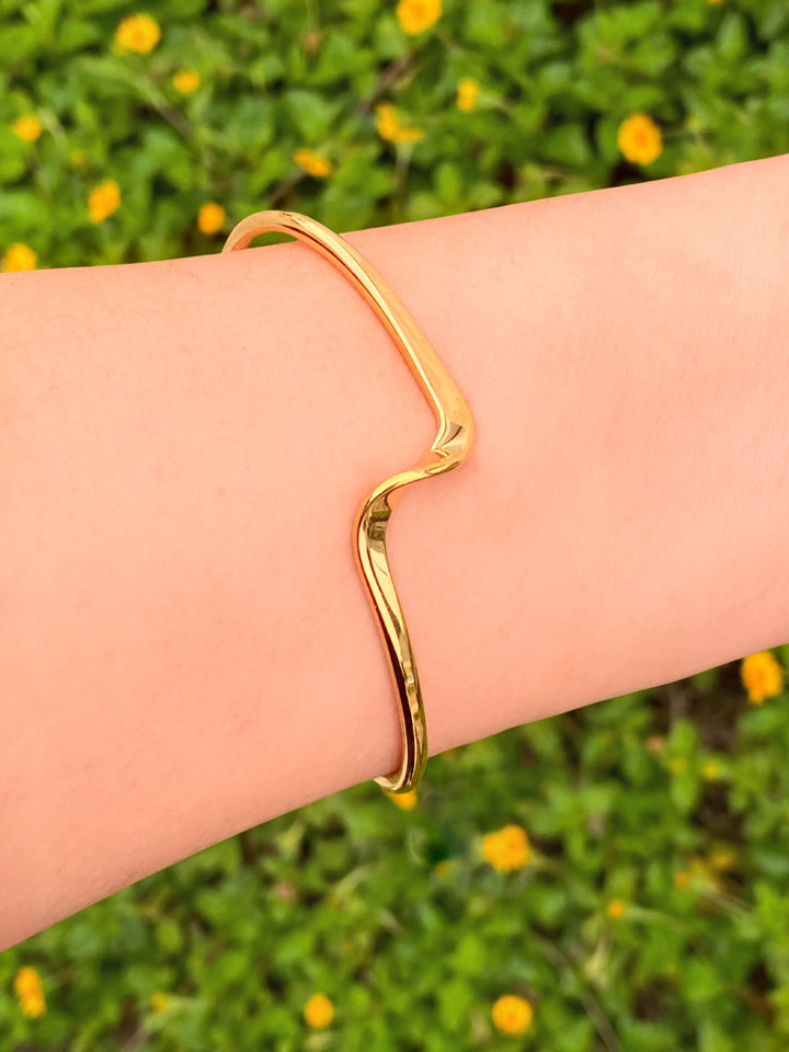 Brazalete Abierto Irregular Con Onda