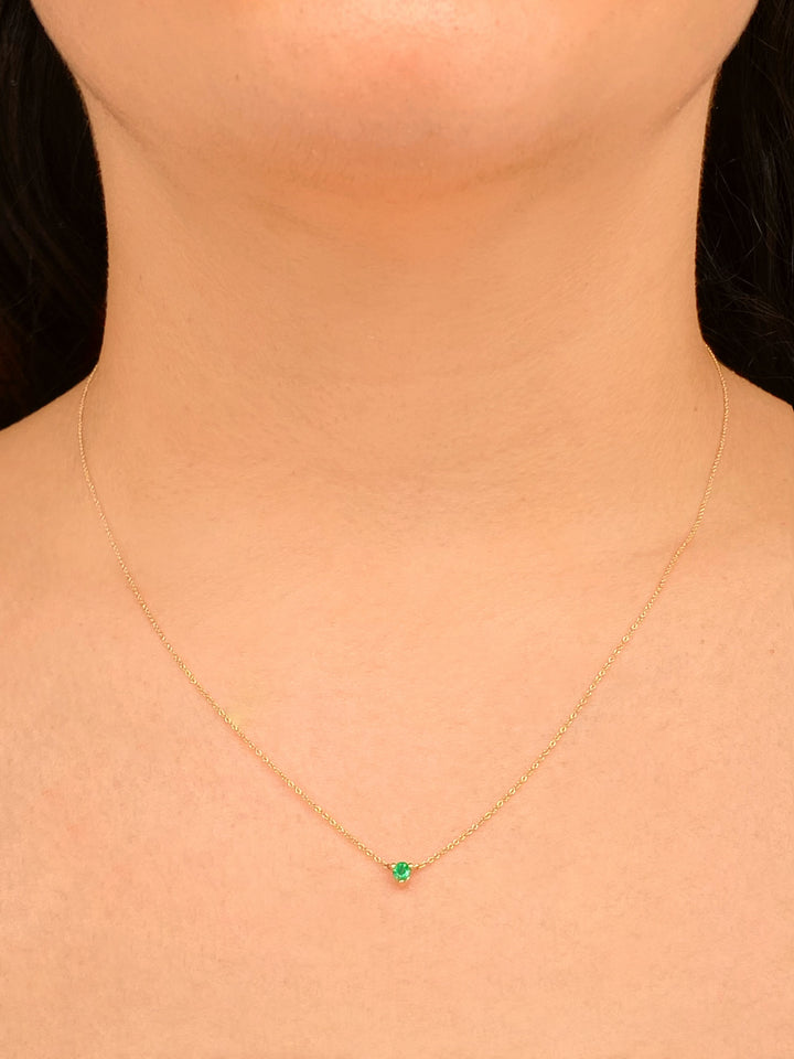 Collar Con Dije Esmeralda Corte Round 0.10 Ct Natural