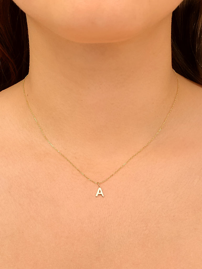 Collar Inicial Lisa Oro 14k