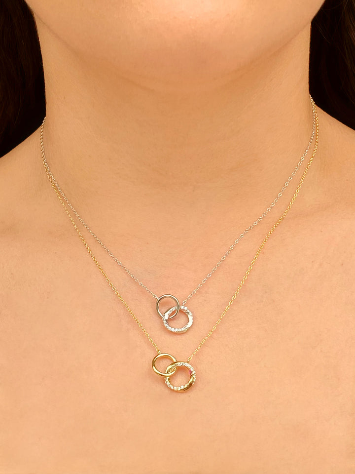 Collar Dije Doble Circulo Enlazado Zirconias