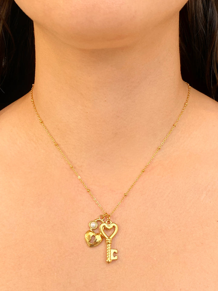 Collar Bolitas Con Dije Llave y Corazon