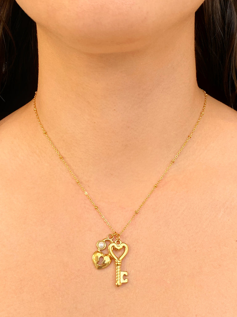 Collar Bolitas Con Dije Llave y Corazon