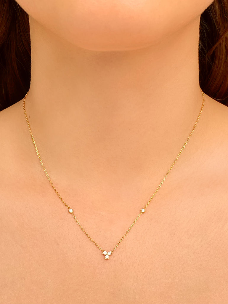 Collar Con Flor Zirconias