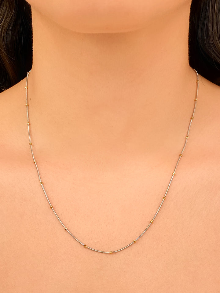 Collar Plateado Delgado Con Mini Bolitas Doradas