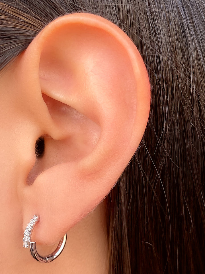 Par Arracada Mitad Zirconias Mitad Liso