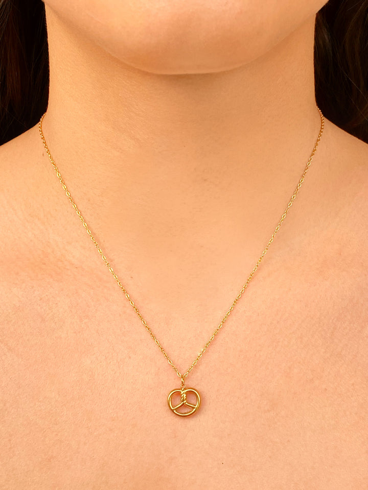 Collar Con Dije Pretzel