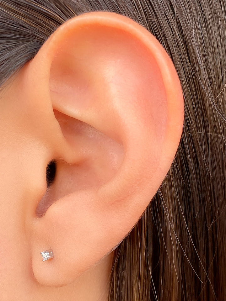 Arete Broquel Solitario Diamante 0.03 Ct Oro 14k