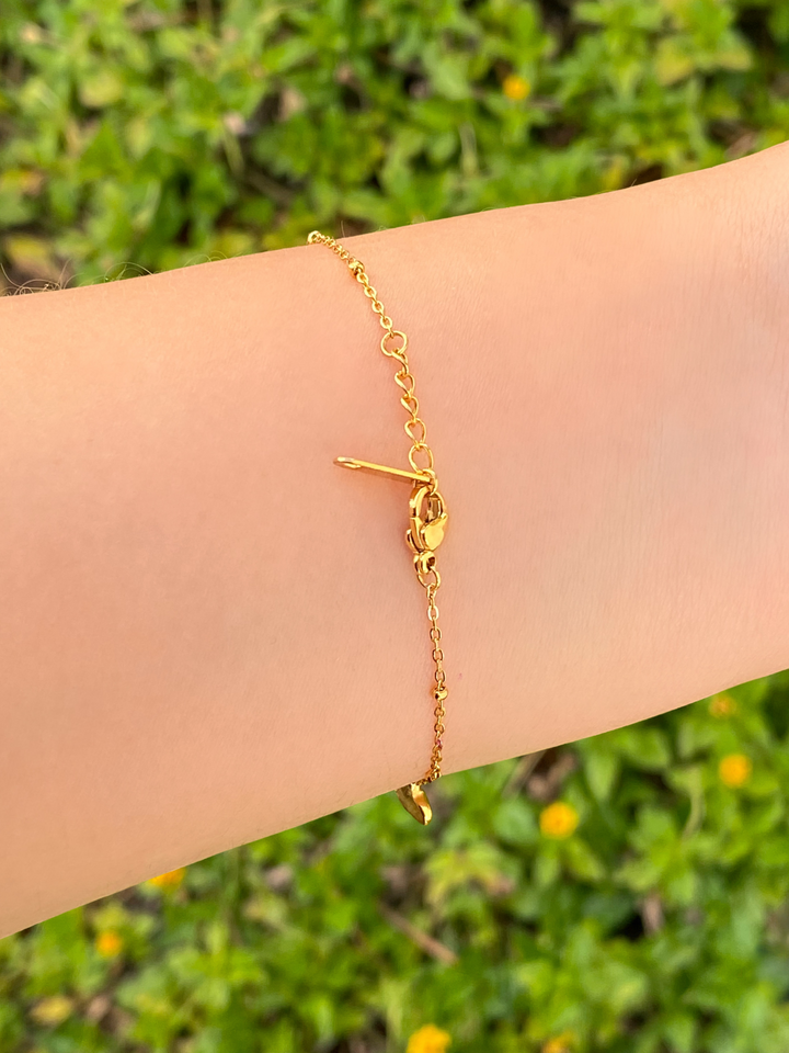 Pulsera Con Dijes Corazones Y Zirconias