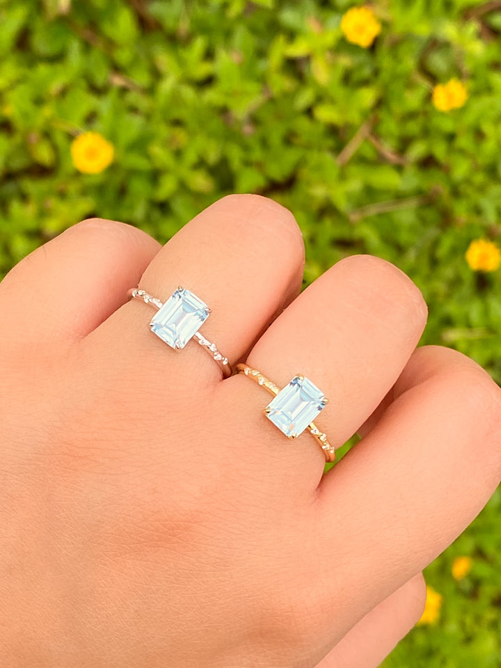 Anillo Con Piedra Rectangular Celeste Y Zirconias