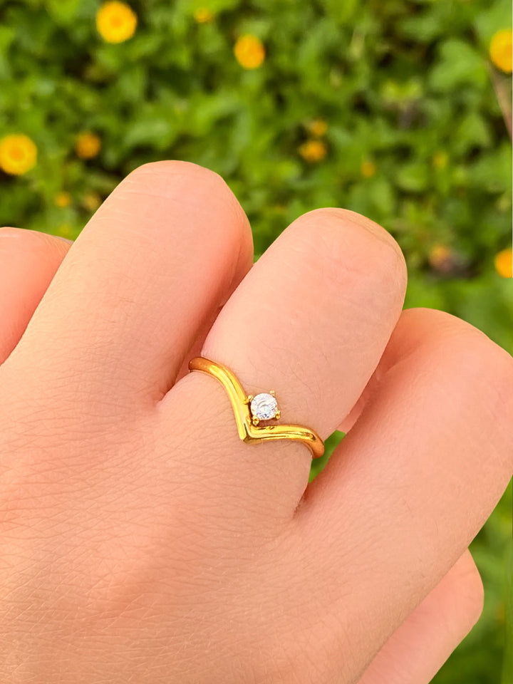 Anillo Forma V Con Zirconia
