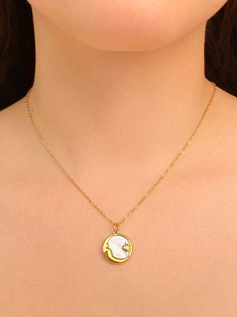 Collar Con Madre Perla y Luna