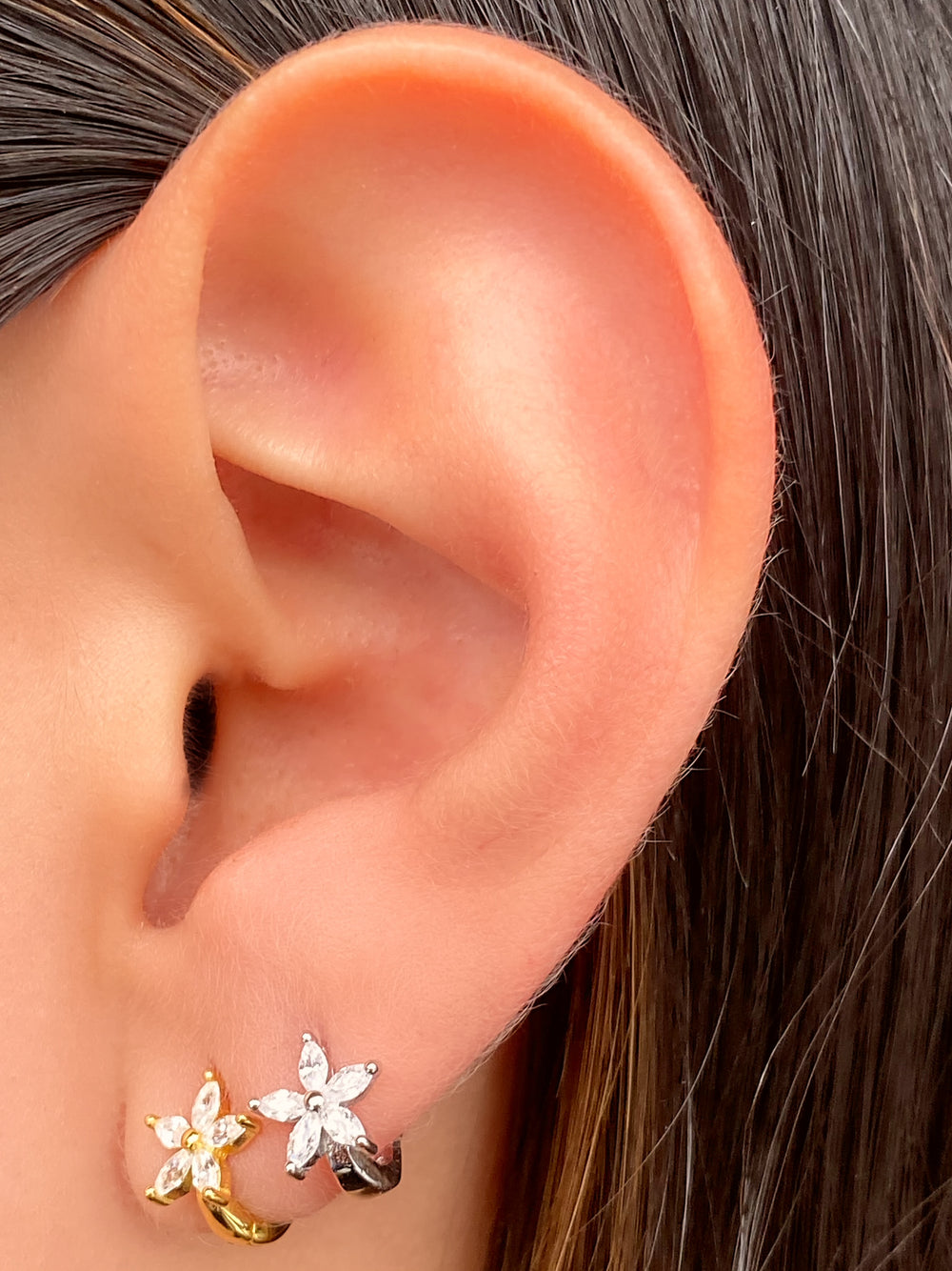 Mini Arracada Flor Zirconias 9 mm