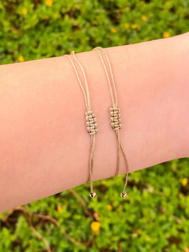 Pulsera Cafe Hilo Con Perlita y Dije