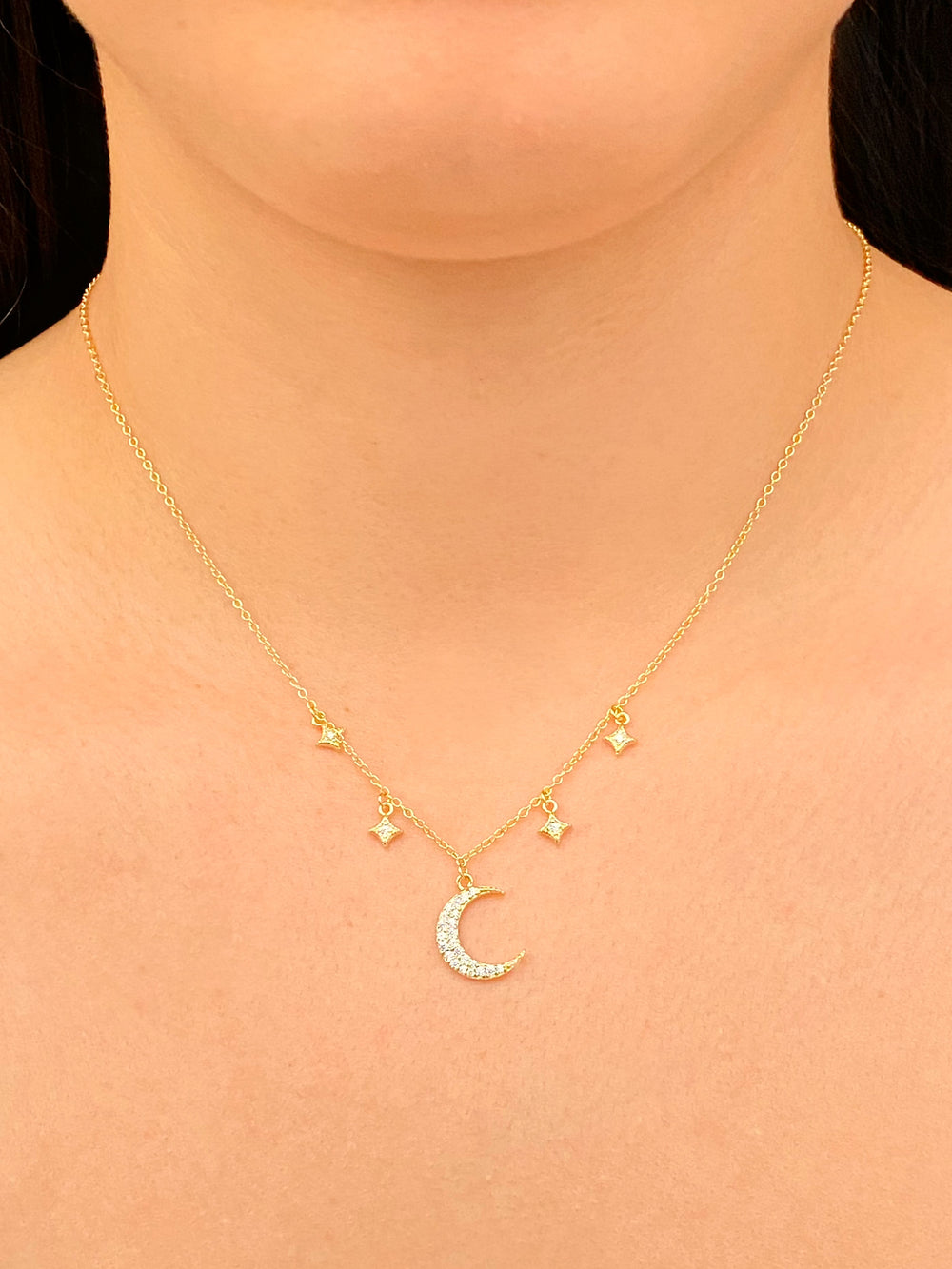 Collar Con Luna y Mini Destellos Zirconias