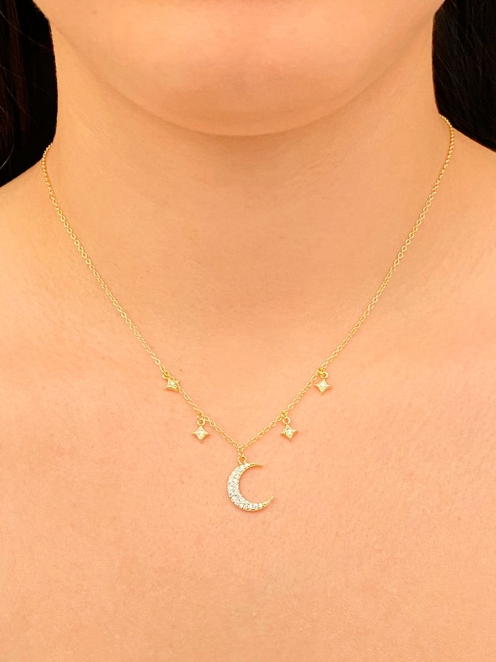Collar Con Luna y Mini Destellos Zirconias