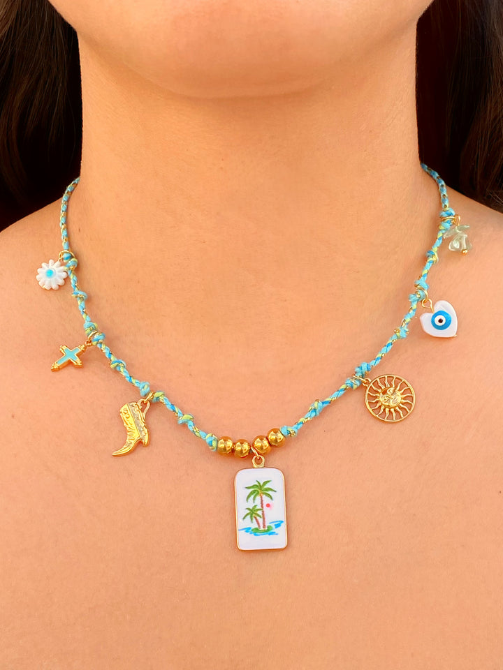Collar Aqua Con Dijes Palmera, Bota y Sol