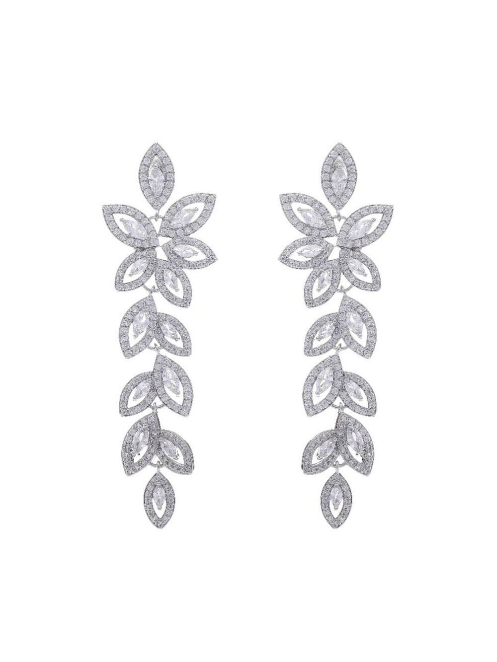Par Aretes Plateados Flor con Zirconias