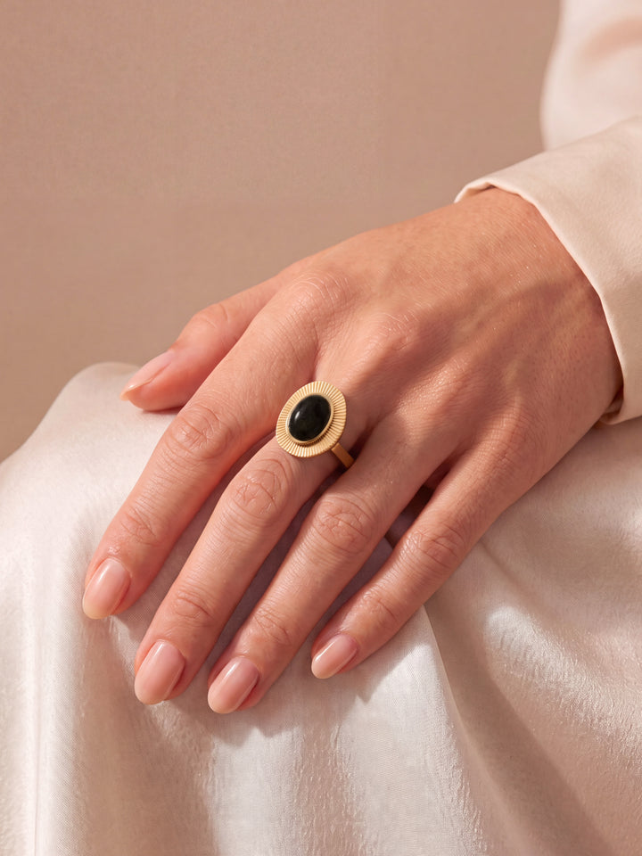 Anillo Con Piedra Ovalada Central