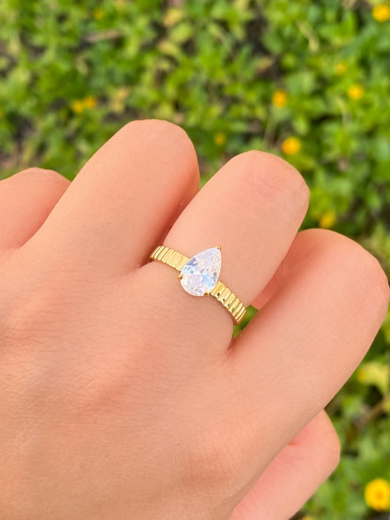 Anillo Gota Zirconia Con Lineas
