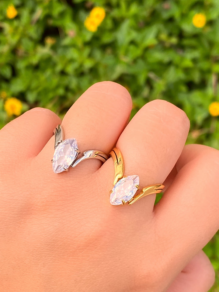 Anillo Forma V Con Zirconia Ovalada