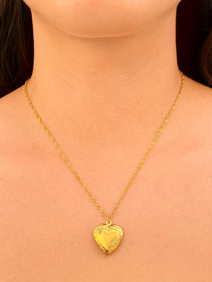 Collar Torcido Con Relicario Corazon