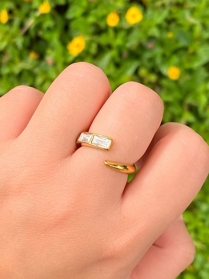 Anillo Abierto Cruzado Baguettes Zirconias