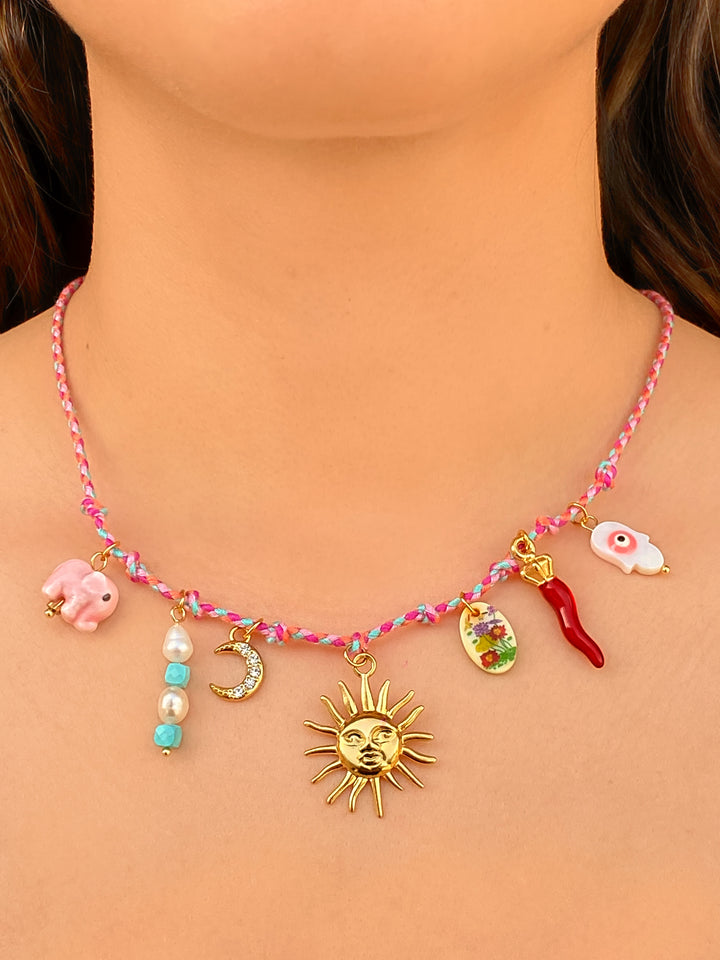 Collar Rosa Con Dijes Sol, Luna, Elefante
