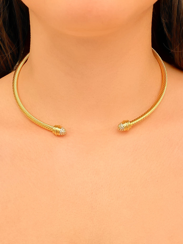 Choker Abierto Torcido Con Borde Zirconias