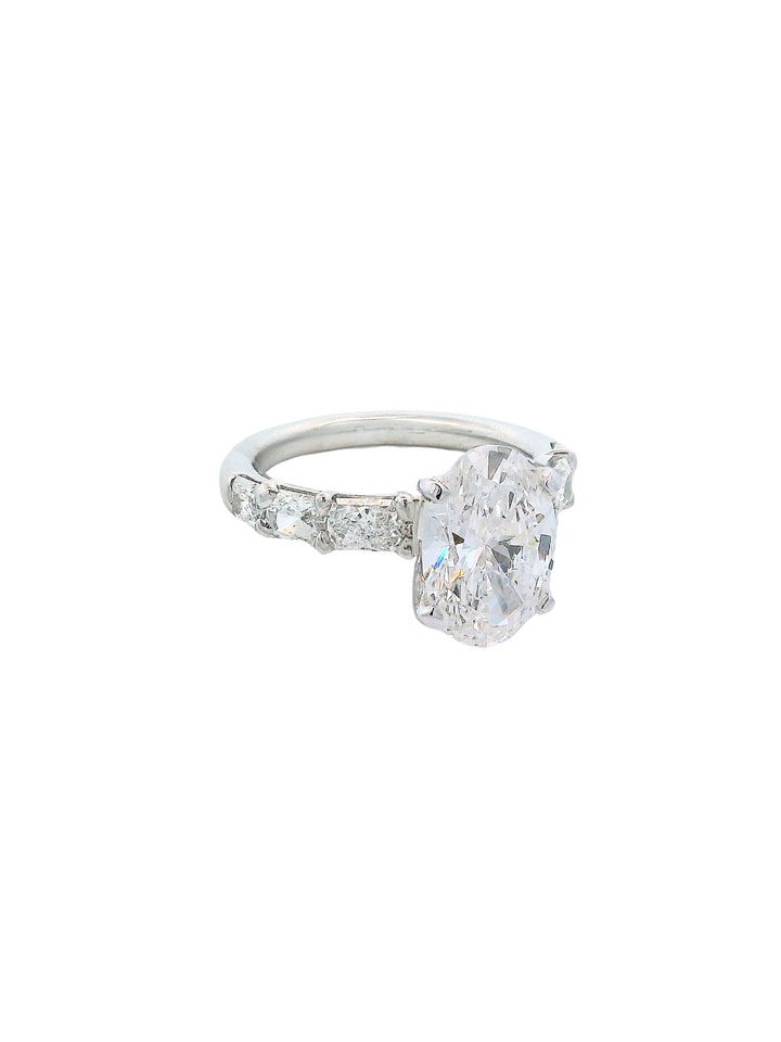 Anillo de Compromiso Oval Pavé 3.1 Ct Diamantes Lab Grown