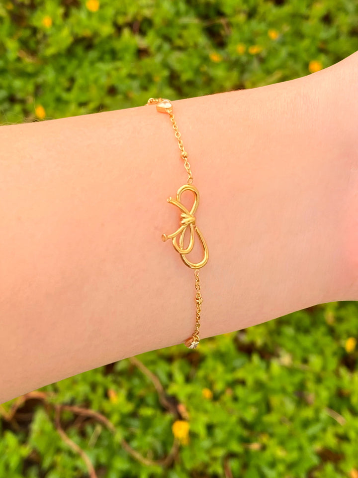 Pulsera Con Moño y Dos Corazones