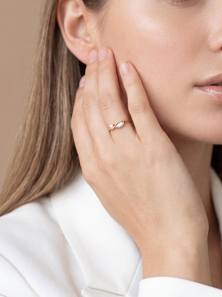 Anillo Ondulado Zirconia Marquesa Y Redonda