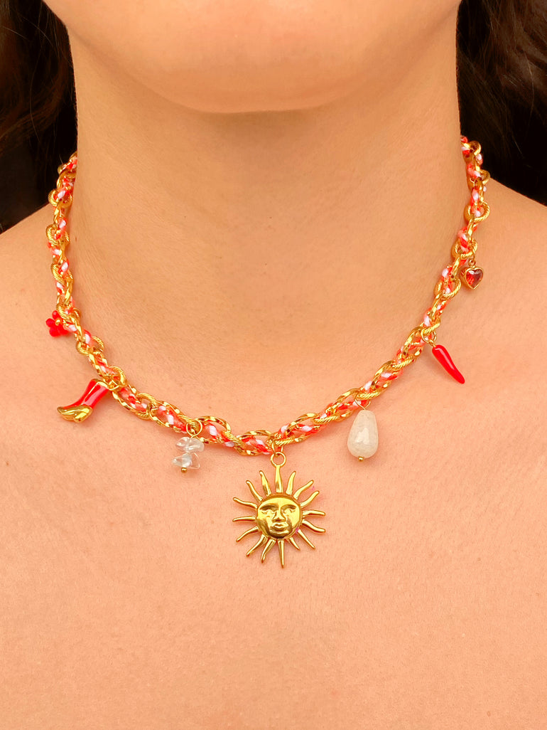 Collar Eslabones Enlazados Cordon Rojo Sol y Bota