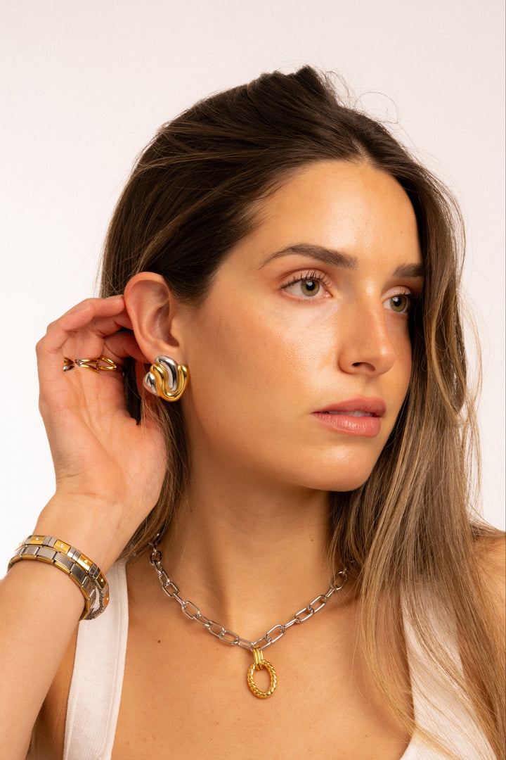 Collar Eslabones Plateados Con Dije Ovalado Trenzado