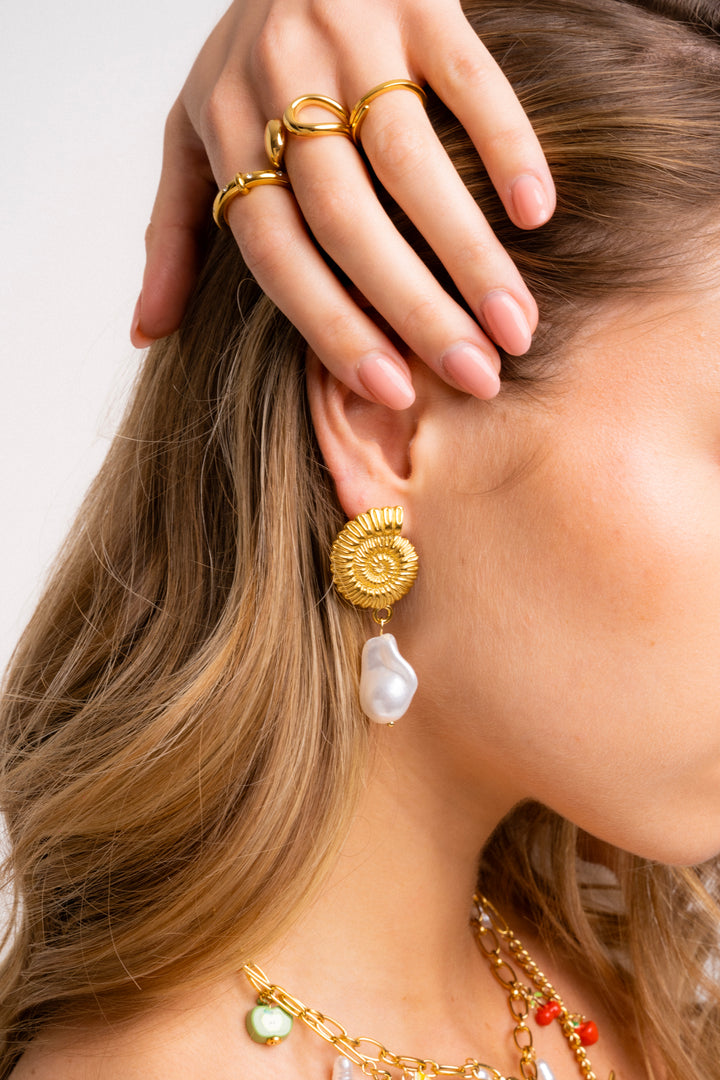 Par Arete Caracol Con Perla Irregular