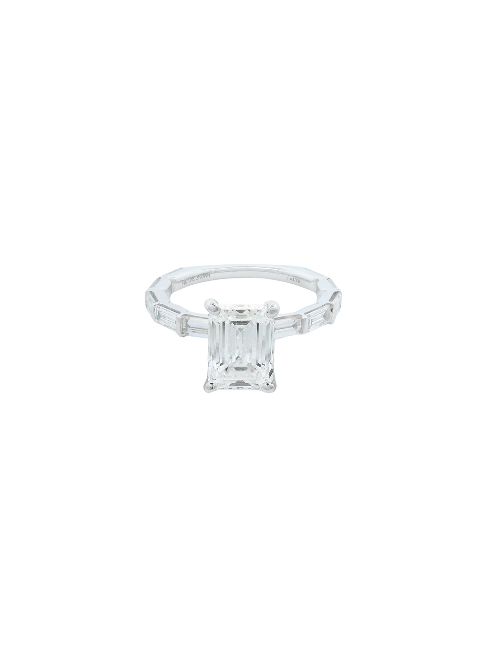 Anillo de Compromiso Corte Esmeralda 2.96 Ct Diamantes Lab Grown