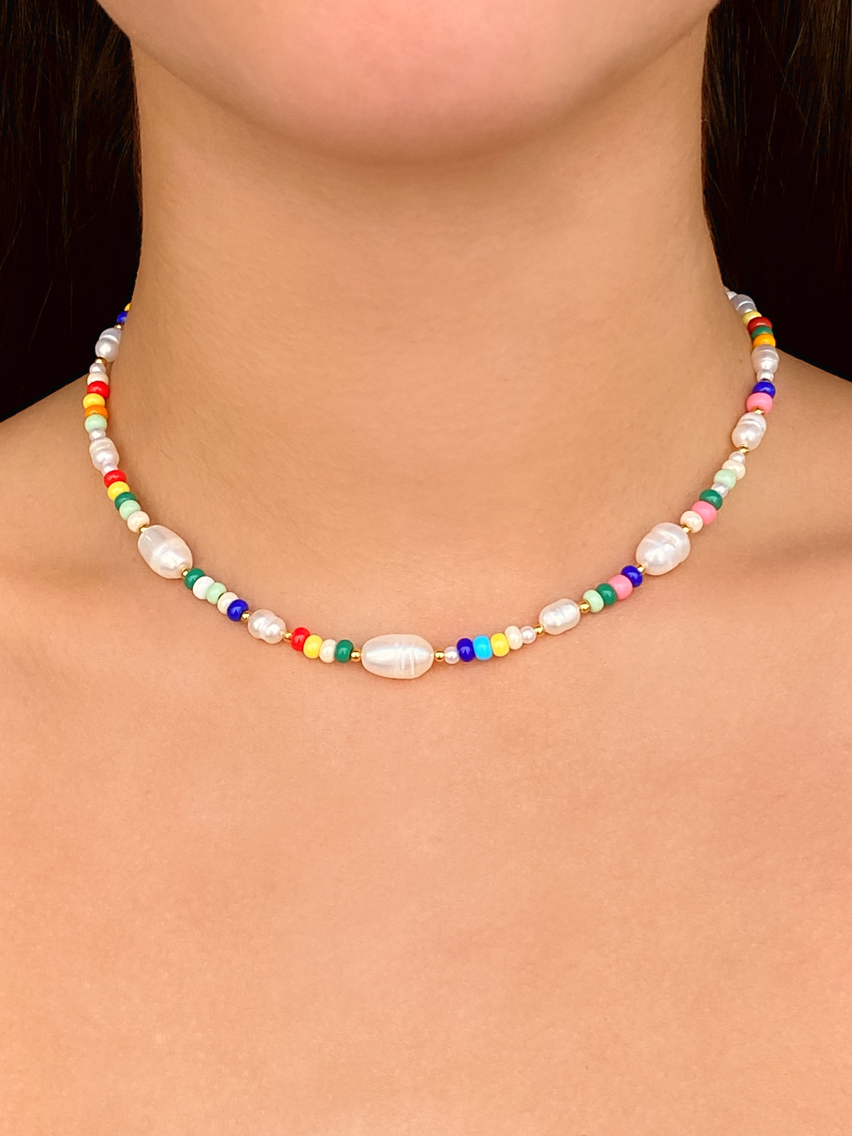 Collar Perla Natural y Bolitas Rainbow