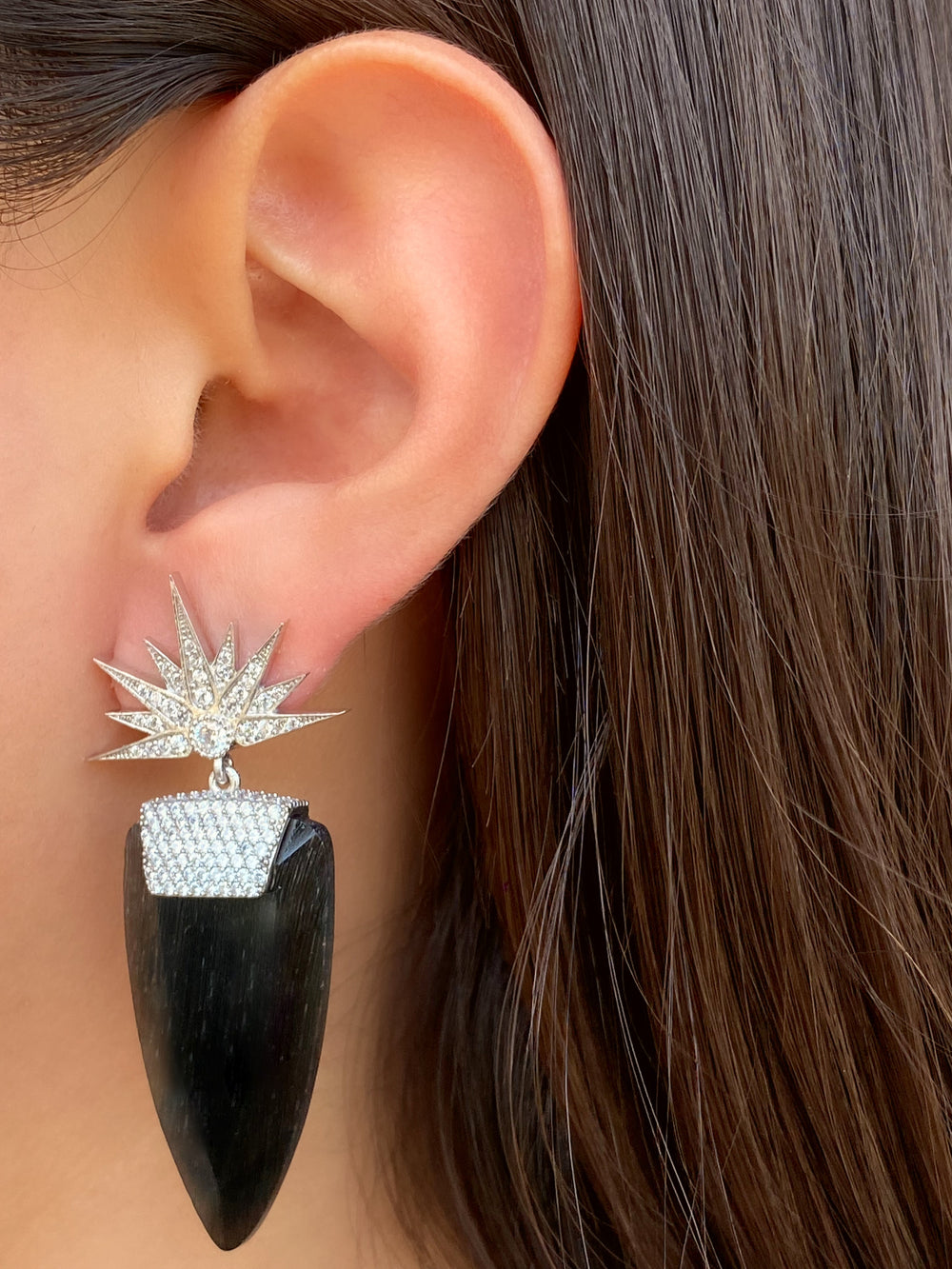 Par Aretes Ojo de Gato Negro