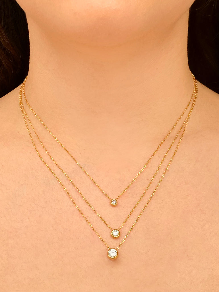 Collar Triple Dije Zirconia Con Bisel