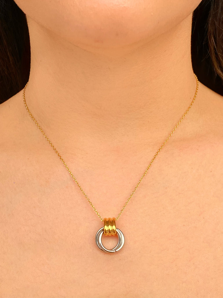 Collar Con Dije Triple Linea Circulo Combinado