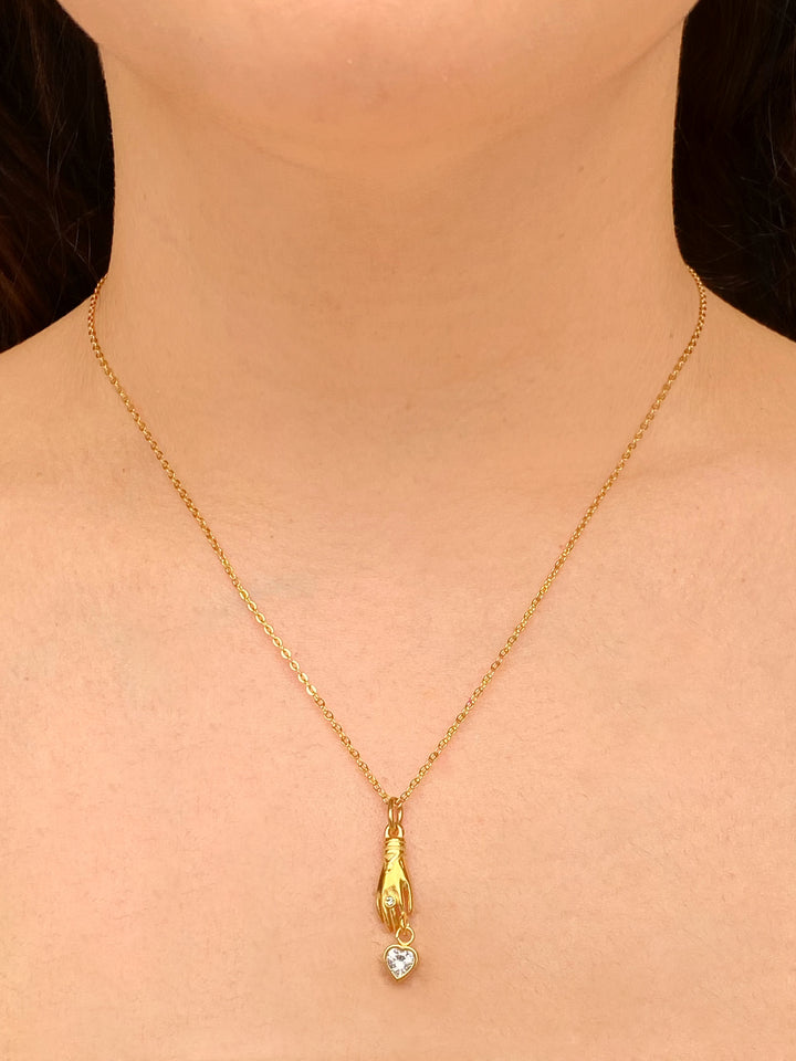 Collar Dije Mano Con Corazon Zirconia
