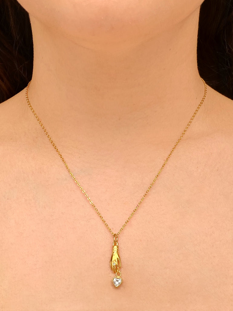 Collar Dije Mano Con Corazon Zirconia
