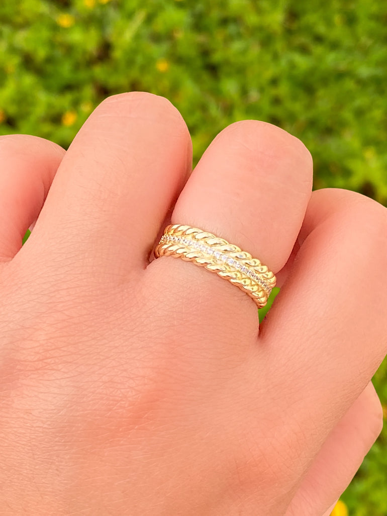 Anillo Grueso Trenzado Con Linea Central Zirconias