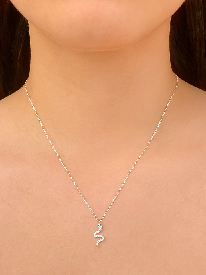 Collar Con Serpiente Zirconia