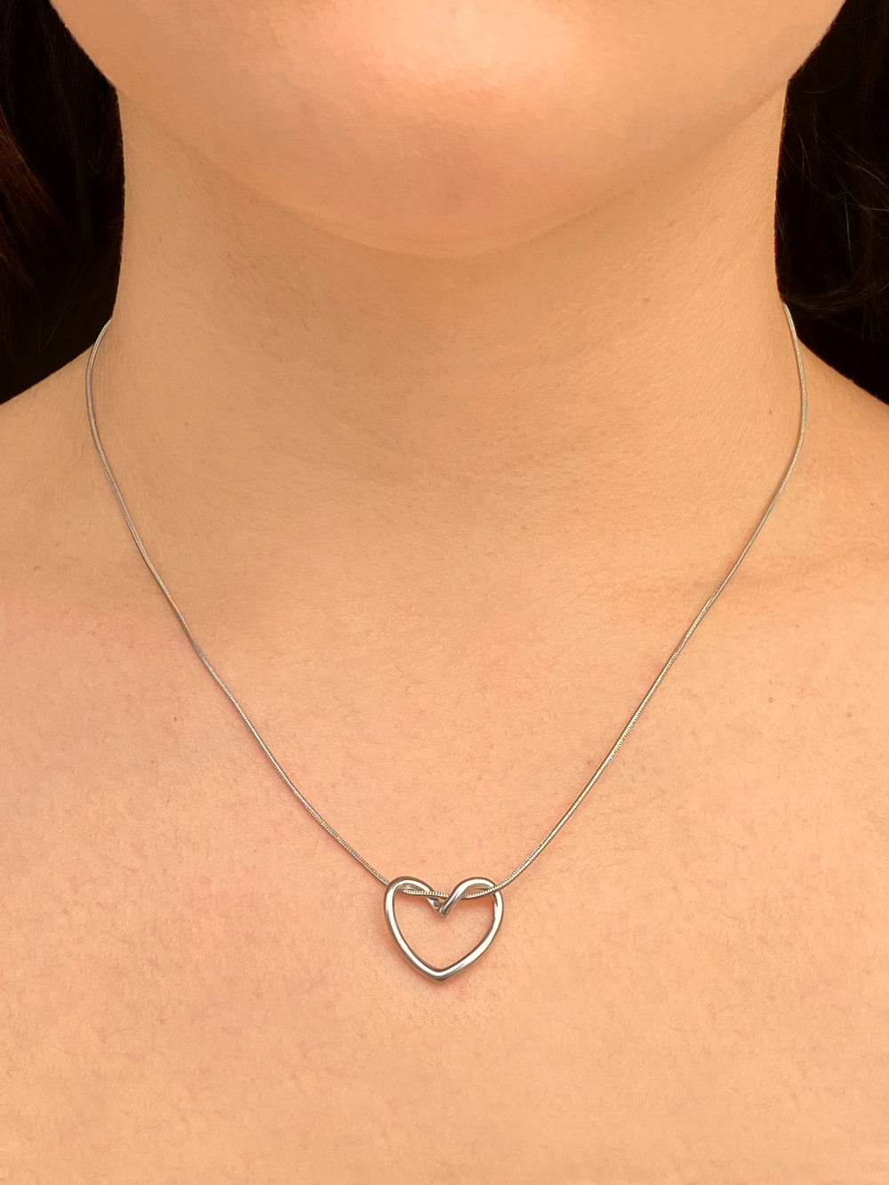 Collar Delgado Dije Contorno Corazon