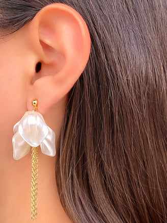 Par Arete Petalos Blancos Con Tiras