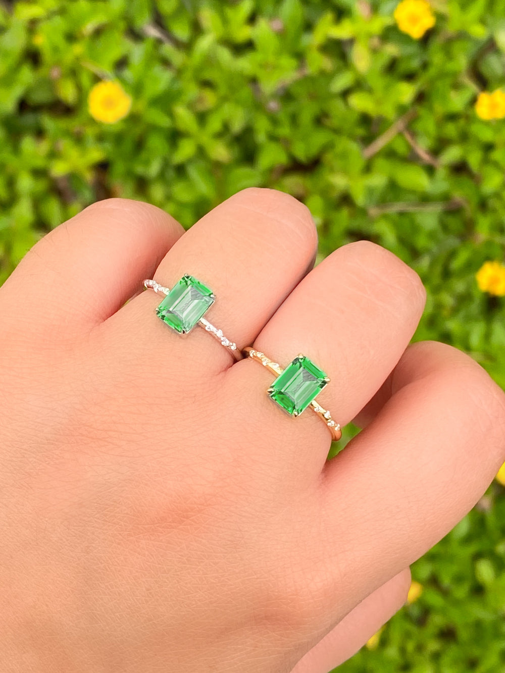 Anillo Con Piedra Rectangular Verde Y Zirconias
