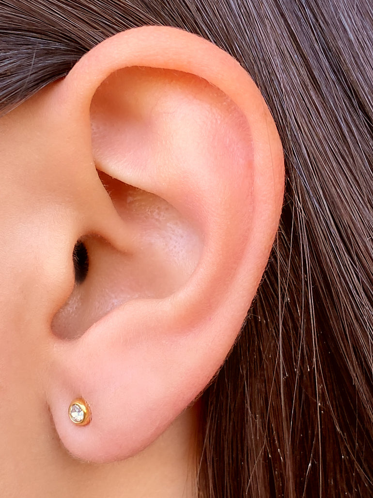 Par Arete Mini Zirconia Con Contorno