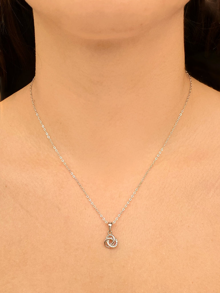 Collar Dije Triple Circulo Enlazado Con Zirconias