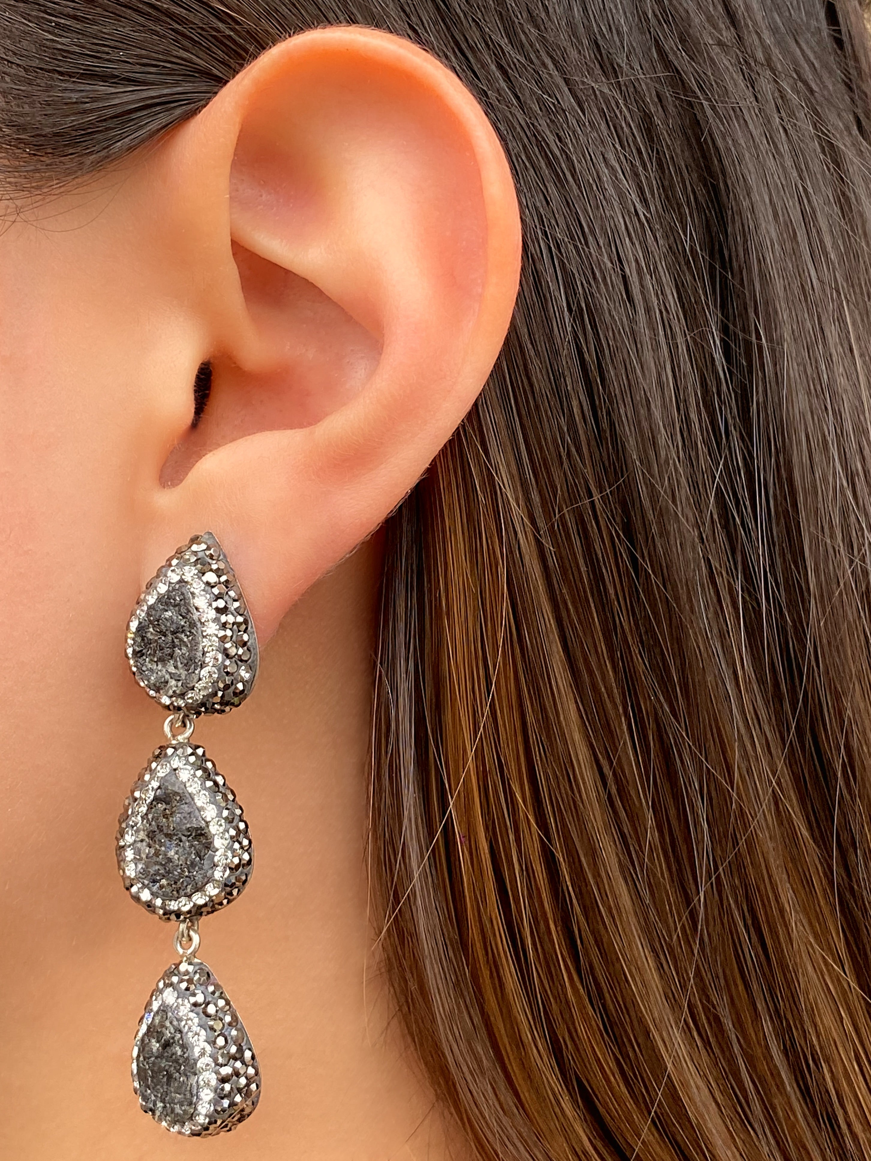 Par Arete Triple Gota Cuarzo Negro